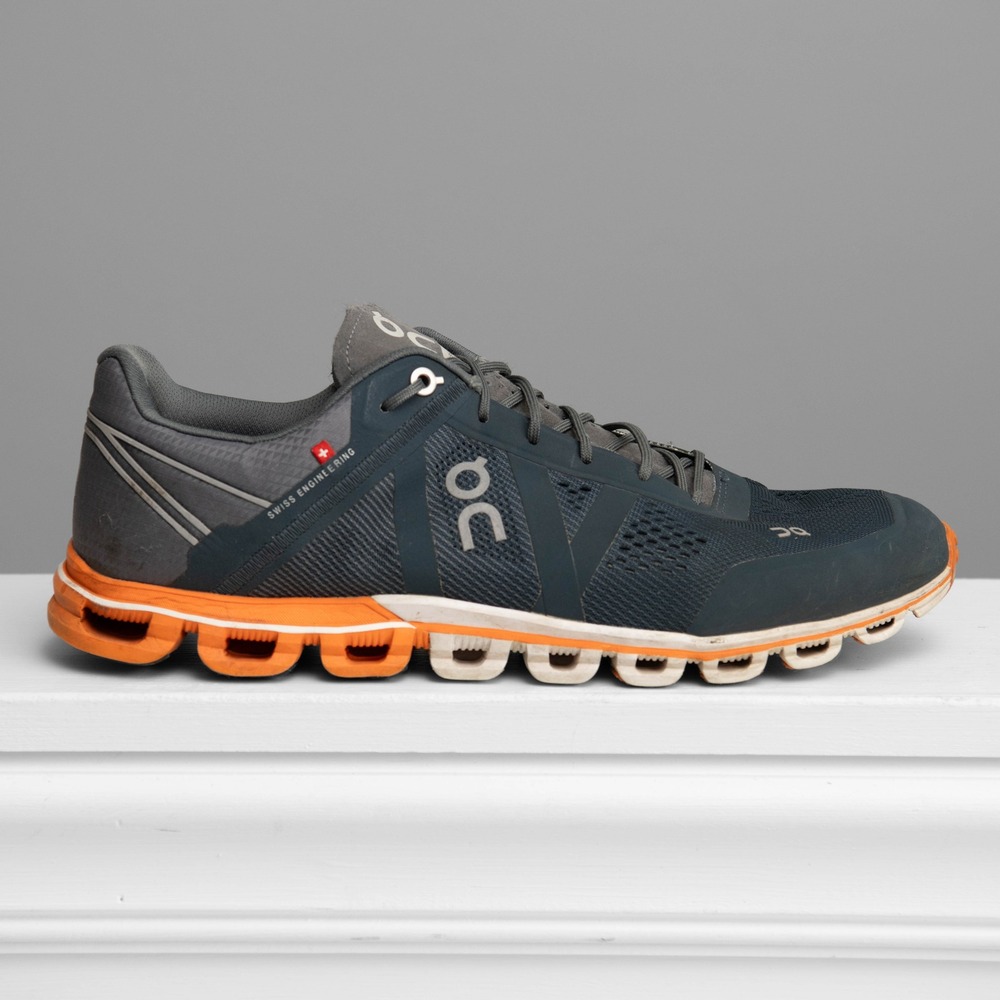 On Cloud Cloudflow Mens 9.5  Running Shoes CloudTec Athleisure Sneakers Sporty
